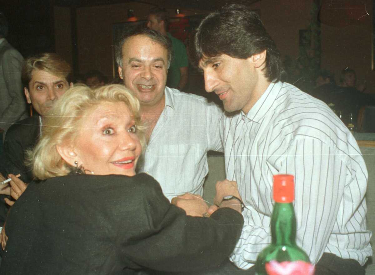 Πώς η Μαρινέλλα συνέθεσε και ερμήνευσε «Με τoν Γκάλη, τον Γιαννάκη» για να τιμήσει τον μπασκετικό Άρη