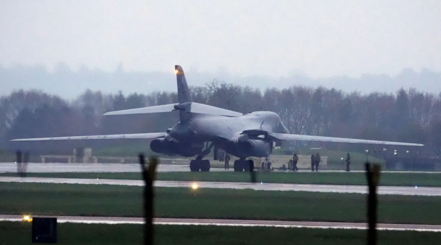 Τραμπ απειλεί το Ιράν με «ισχυρό χτύπημα»: Αμερικανικά βομβαρδιστικά με 34 τόνους εκρηκτικών κατέφθασαν στο Ηνωμένο Βασίλειο