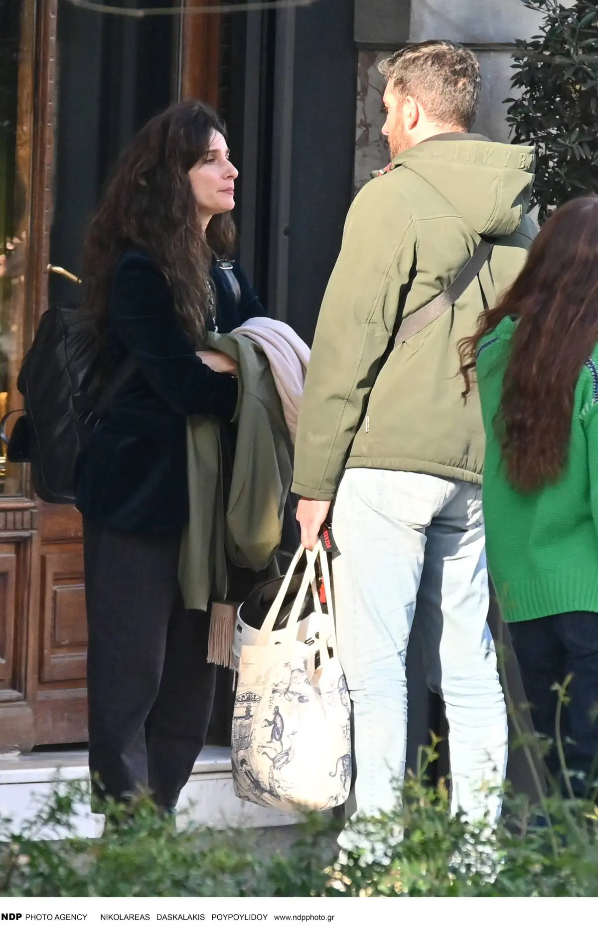 Μαρίνα Καλογήρου: Νέα αγάπη – Περιπλάνηση στο κέντρο της Αθήνας με τον καινούργιο της σύντροφο 8 Μαρίνα Καλογήρου, Ηλίας Φραγκάκης