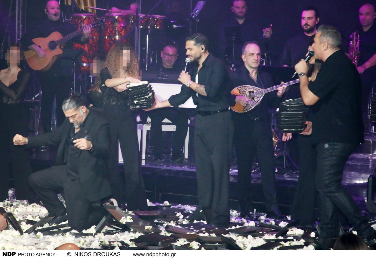 Μιχάλης Ιατρόπουλος: Στο τσακίρ κέφι με την Κατερίνα Καλκανά - Καρέ καρέ το ζεϊμπέκικο στη σκηνή