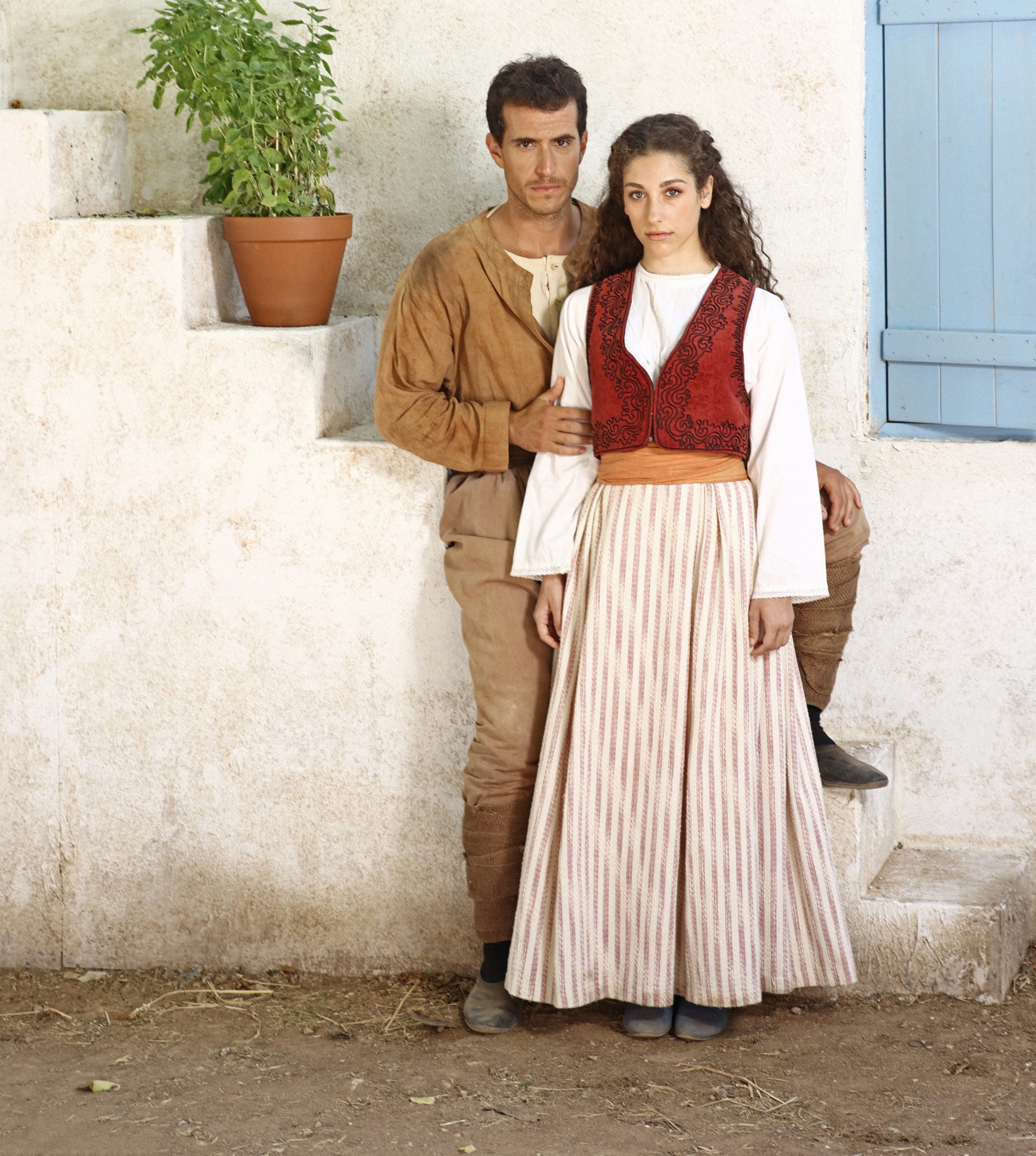 Από Ήλιο σε Ήλιο: Οι ρόλοι και οι περιλήψεις των 2 νέων επεισοδίων της σειράς εποχής της ΕΡΤ 15 Από Ήλιο σε Ήλιο: Οι ρόλοι και οι περιλήψεις των 2 νέων επεισοδίων της σειράς εποχής της ΕΡΤ