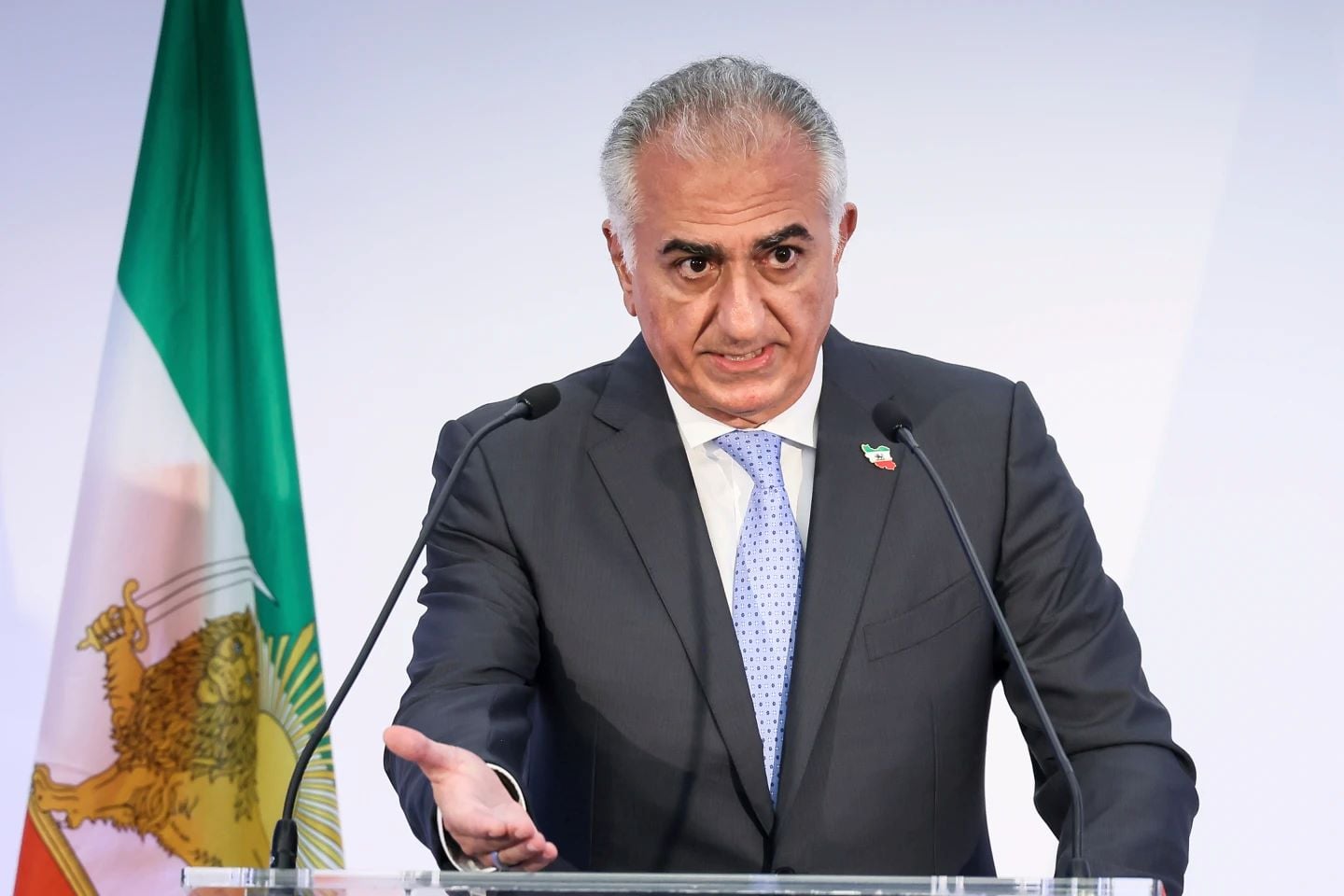 Παχλαβί προς Ιρανούς: «Η Ισλαμική Δημοκρατία τελειώνει με τον θάνατο του Χαμενεΐ»