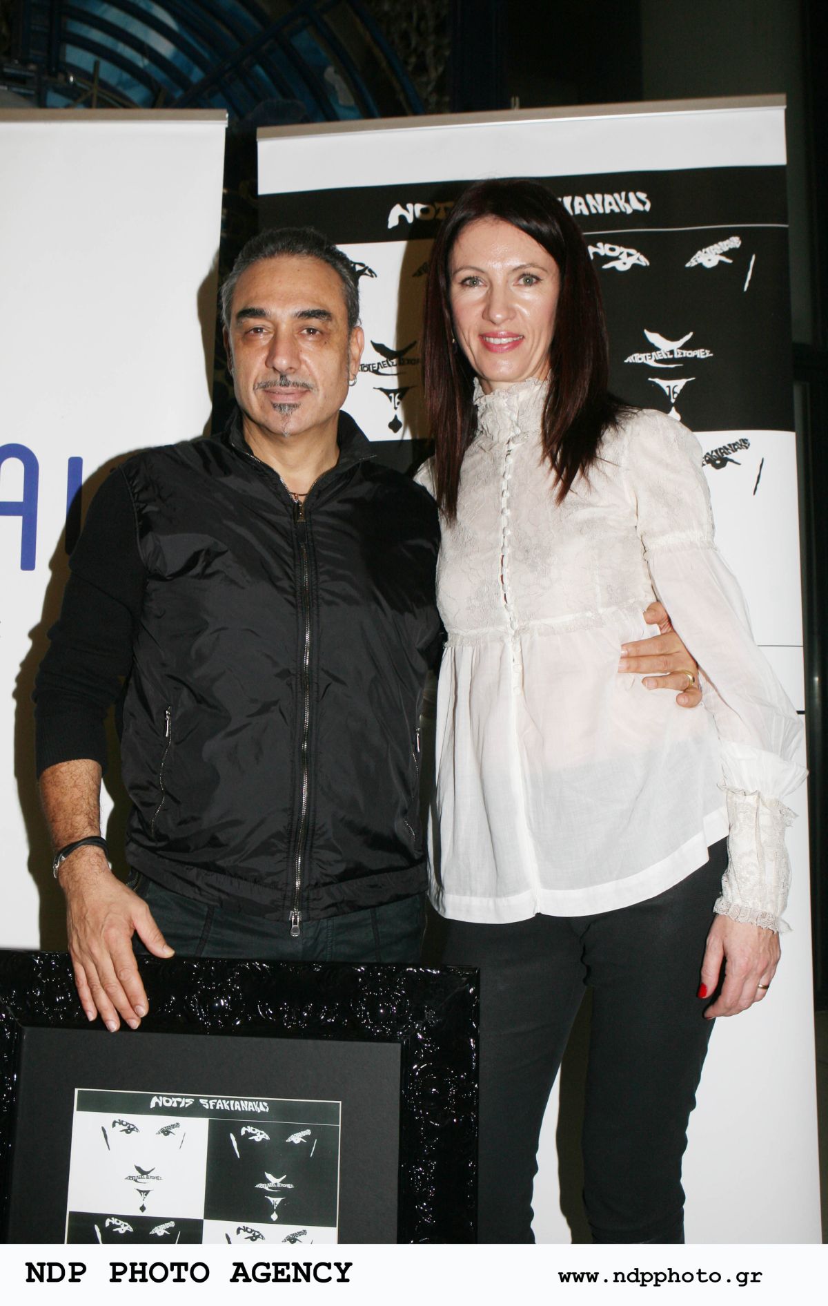 Φαίη Φώτου: Η συνάντηση με τον Σφακιανάκη – «Έπεσα κάτω και με βοήθησε να σηκωθώ» 6 Ο Νότης Σφακιανάκης με τη σύζυγό του Κίλι