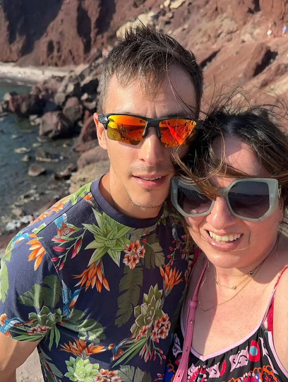 Σοφία Μουτίδου: «Η γυναίκα οφείλει να είναι ελκυστική, αλλιώς ο άνδρας της θα στραφεί σε νεότερη» 2 Η Σοφία Μουτίδου με τον σύντροφό της