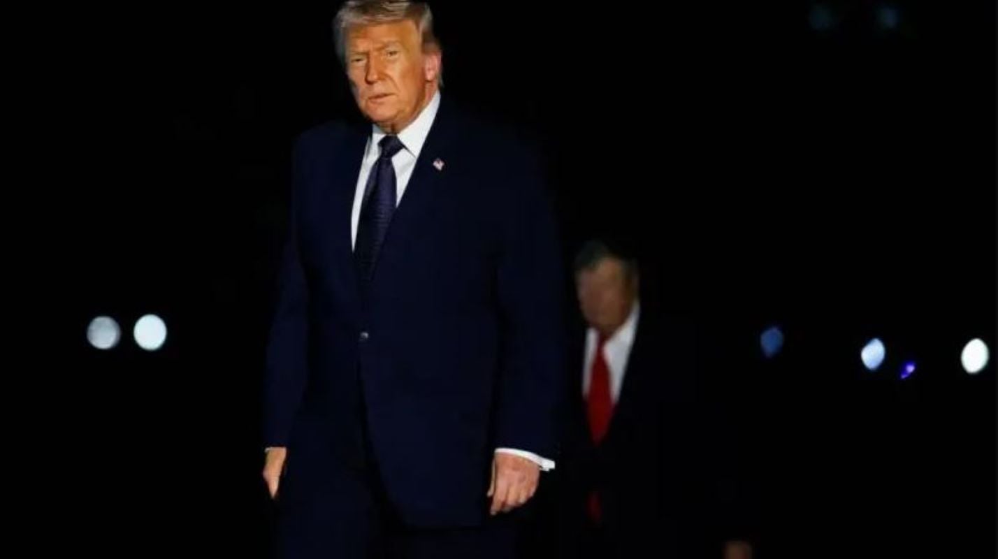 Τραμπ: Οι αντιφατικές δηλώσεις για τον πόλεμο στο Ιράν που προκαλούν σύγχυση, οι αυξήσεις τιμών στις ΗΠΑ και οι επερχόμενες εκλογές