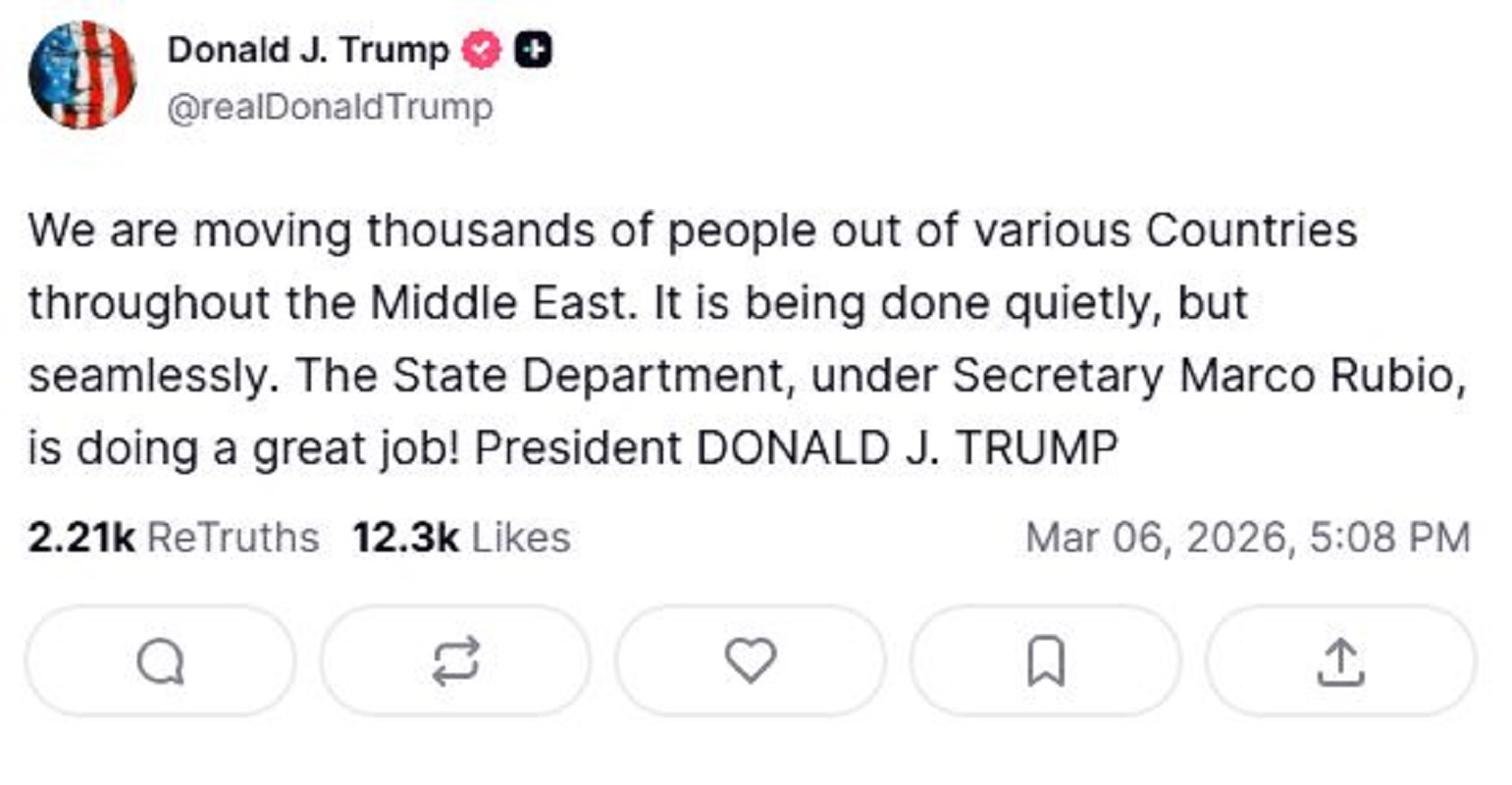 Τραμπ: Οι ΗΠΑ μεταφέρουν «χιλιάδες» άτομα από κράτη της Μέσης Ανατολής