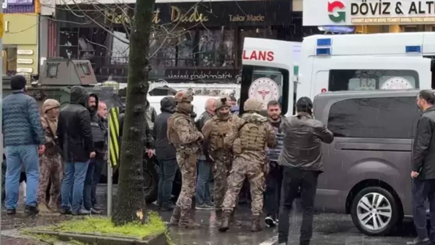 Τουρκία: Παράφορος εραστής εισέβαλε με όπλο σε τράπεζα και κράτησε όμηρο τη διευθύντρια – Τον ακινητοποίησε σκύλος