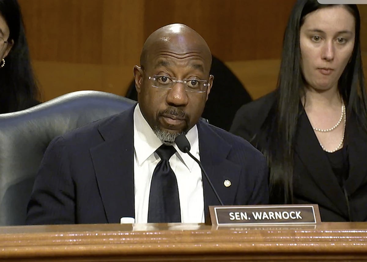 Αμερικανός γερουσιαστής – κληρικός απαιτεί λογοδοσία για την επίθεση σε ιρανικό σχολείο κοριτσιών