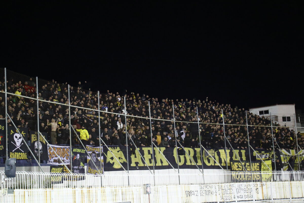 Ατρόμητος – ΑΕΚ: Ένταση και παρέμβαση των ΜΑΤ στο Περιστέρι