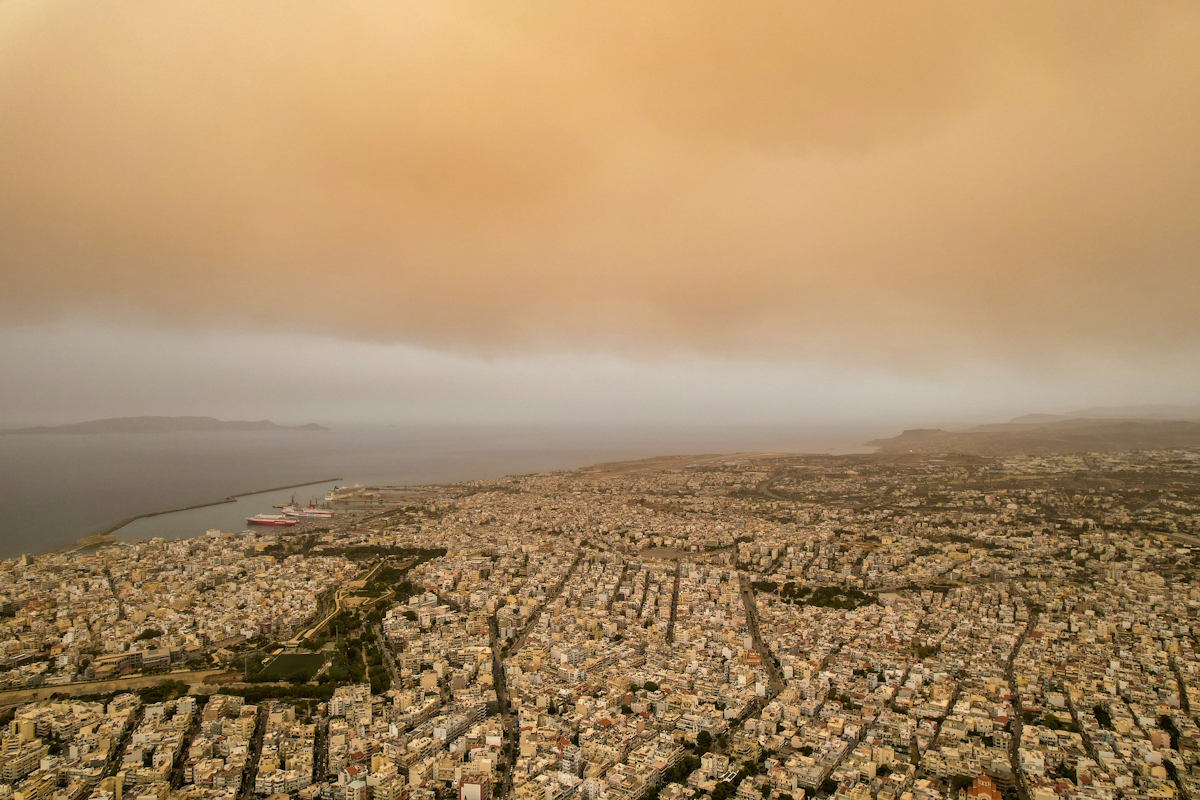 Home 57 Καιρός: Σαχαριανή σκόνη θα «καλύψει» Αττική, Ανατολική Μακεδονία και Ήπειρο