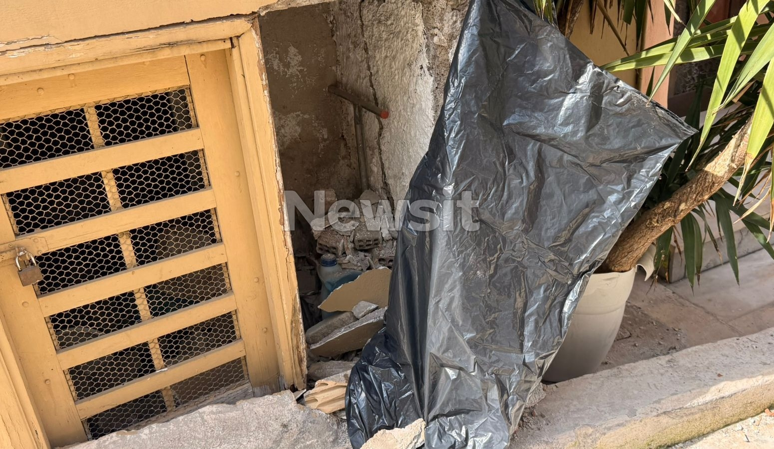 Πειραιάς: «Θα δουλέψω για να σας αποζημιώσω» έλεγε ο οδηγός που χτύπησε 8 αυτοκίνητα αφού παρέσυρε την ηλικιωμένη