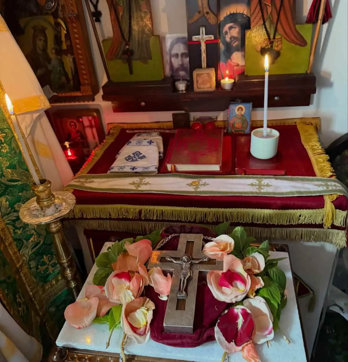 Αγγελόπουλος – Βαμβακούση: Στην εκκλησία με την μικρή τους (Εικόνες) 8 Η ανάρτηση του Γιώργου Αγγελόπουλου και της Δήμητρας Βαμβακούση από την εκκλησία