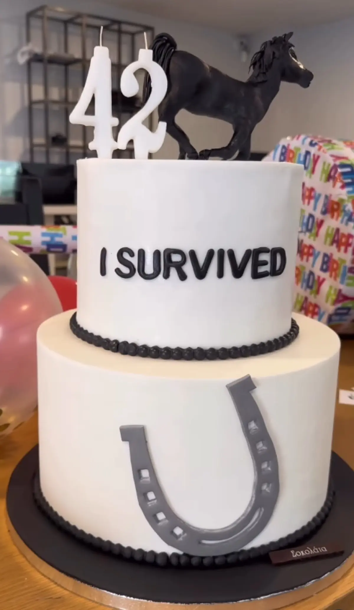 Πετρετζίκης: Γιορτάζει ο Άκης! Η απρόσμενη τούρτα από τους συνεργάτες του 4 Άκης Πετρετζίκης