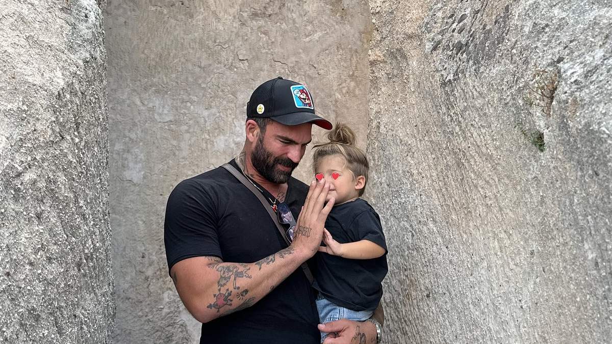 Αλεξάνδρου: Το TikTok «προφητεύει» ότι θα αποκτήσει ξανά παιδί – Το ίδιο αποτέλεσμα είχε και στην Ελληνίδου 2 Ο Δημήτρης Αλεξάνδρου με τον γιο του, Πάρη