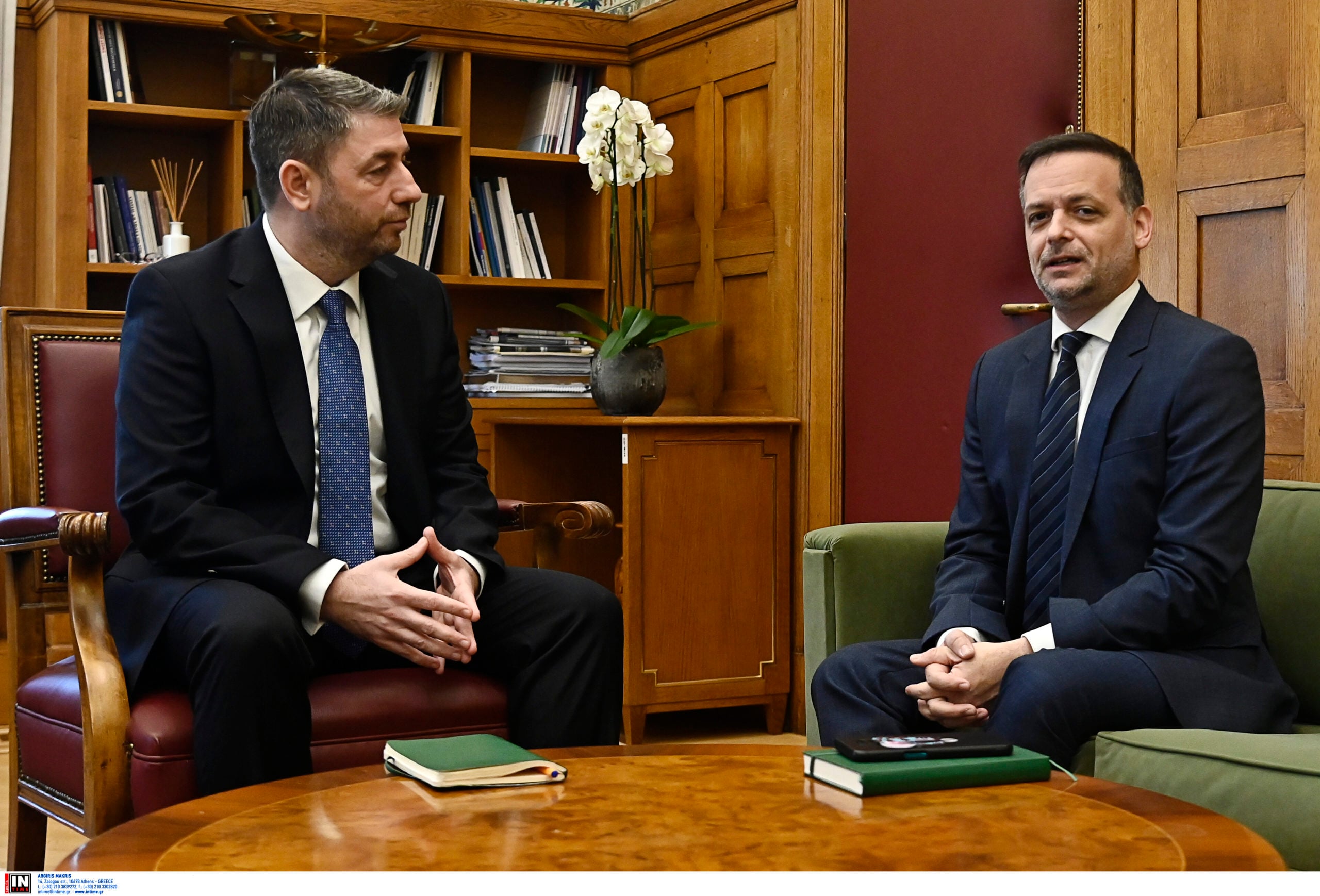 Iκανοποίηση και χαμόγελα στο ΠΑΣΟΚ από τη συμμετοχή στις εσωκομματικές εκλογές – Το βίντεο Ανδρουλάκη και η πλευρά Δούκα