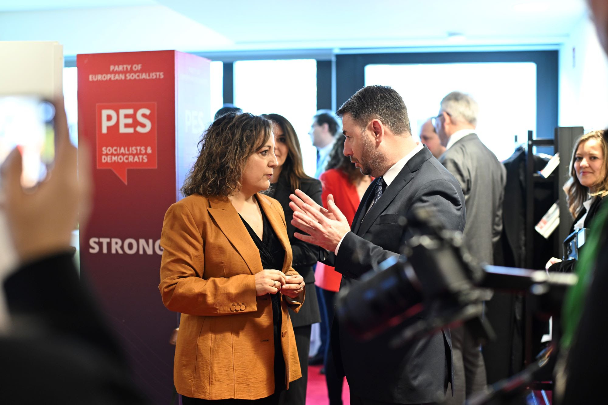 Ανδρουλάκης: Οι Ευρωπαίοι ηγέτες να παλέψουν για τον σεβασμό του διεθνούς δικαίου αντί να ενεργούν ως υποτελείς του Τραμπ