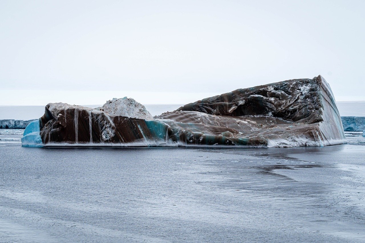 Η λίμνη με το πιο «αλλόκοτο» νερό – Δεν παγώνει ούτε στους -50°C (Photo)