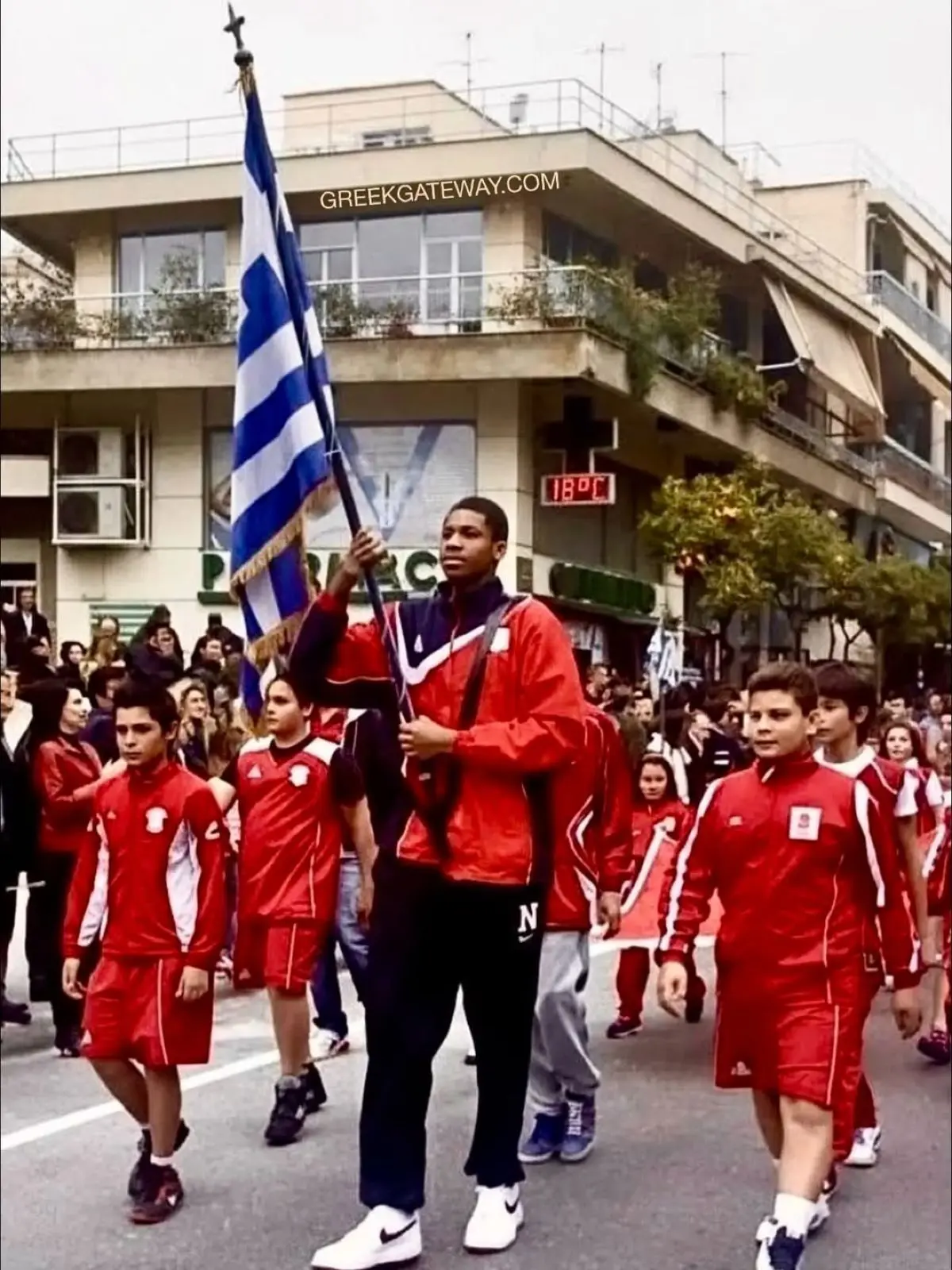 Γιάννης Αντετοκούνμπο: Η εικόνα του από την παρέλαση στα Σεπόλια 3 Γιάννης Αντετοκούνμπο