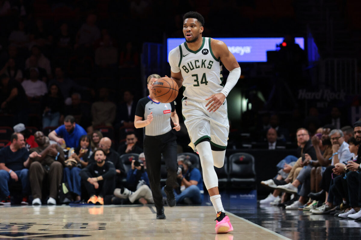 Ο Γιάννης Αντετοκούνμπο στηρίζεται από την ένωση παικτών του NBA στη σύγκρουση με τους Μπακς