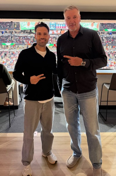 Ο Κωνσταντίνος Αργυρός απαθανατίστηκε με τον Τόνι Κούκοτς στο Σικάγο 2 Ο Κωνσταντίνος Αργυρός απαθανατίστηκε με τον Τόνι Κούκοτς στο Σικάγο