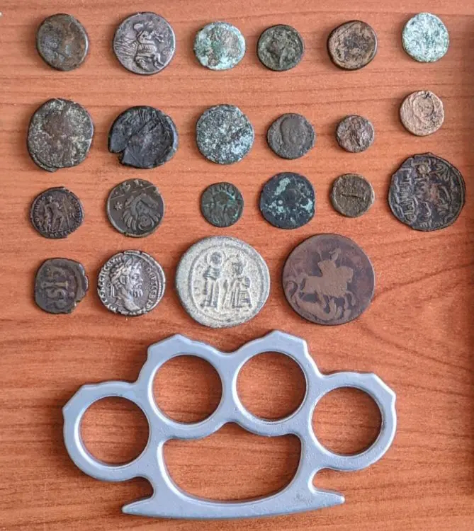 Κέρκυρα: Σύλληψη 41χρονου για παράνομη κατοχή 22 αρχαίων νομισμάτων 4 41χρονος στην Κέρκυρα κατείχε 22 αρχαία νομίσματα