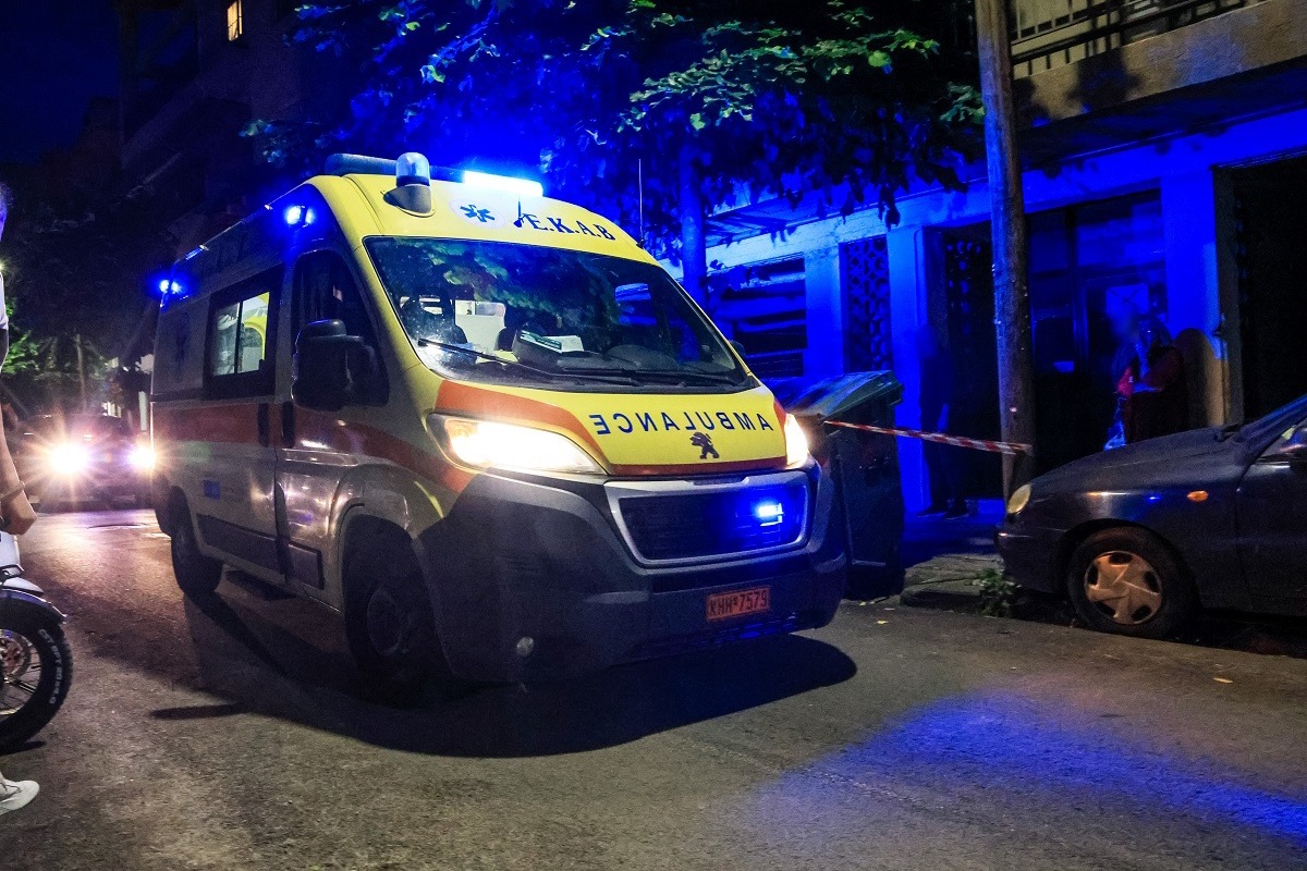 Θεσσαλονίκη: Όχημα προσέκρουσε σε κολώνα – Στο νοσοκομείο δύο 19χρονοι, ο ένας διασωληνωμένος