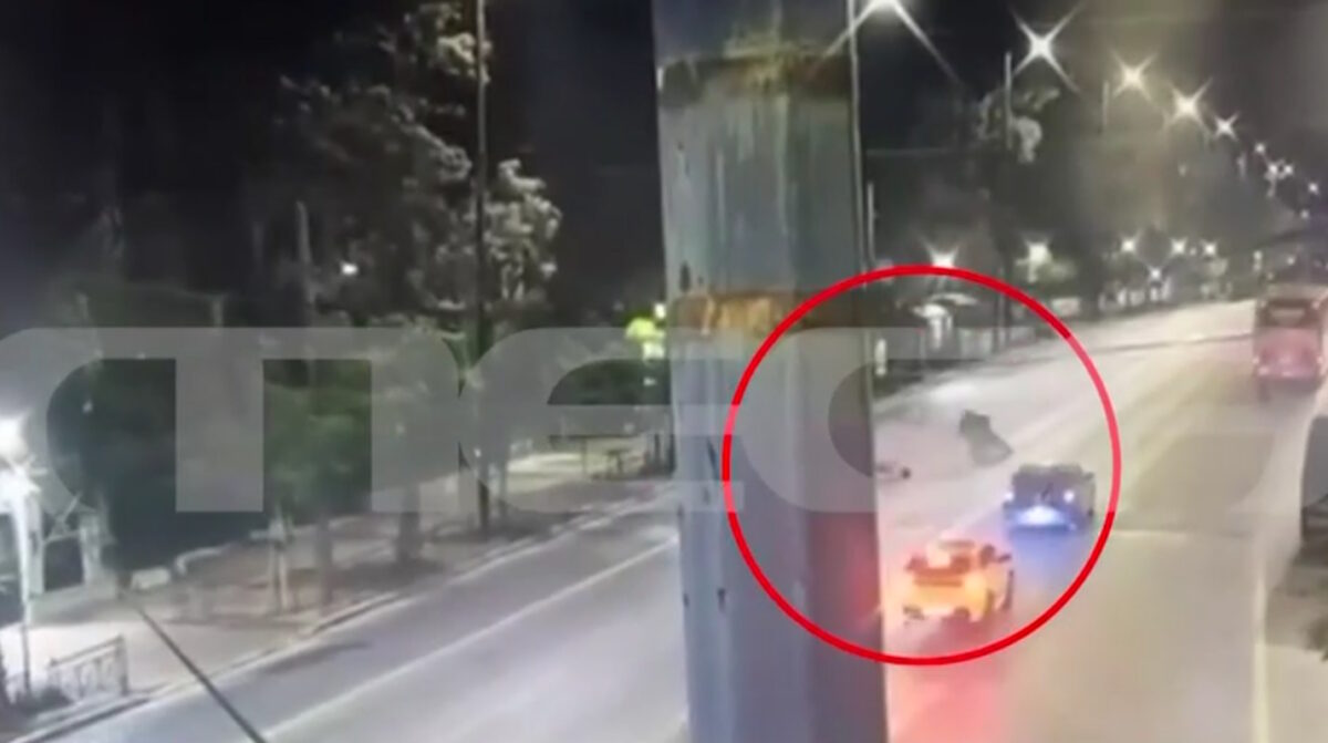 Home 59 Βίντεο ντοκουμέντο από το φονικό τροχαίο με τον αστυνομικό που παραβιάζει κόκκινο και συγκρούεται με μηχανή