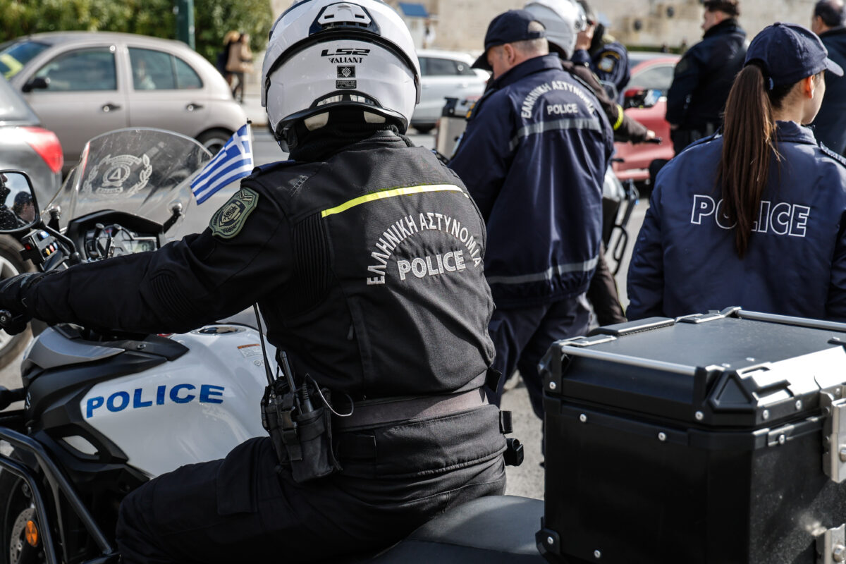 Θεσσαλονίκη: Ανακάλυψαν 9 παράτυπους μετανάστες σε πατάρι κουρείου – Τέσσερις συλλήψεις