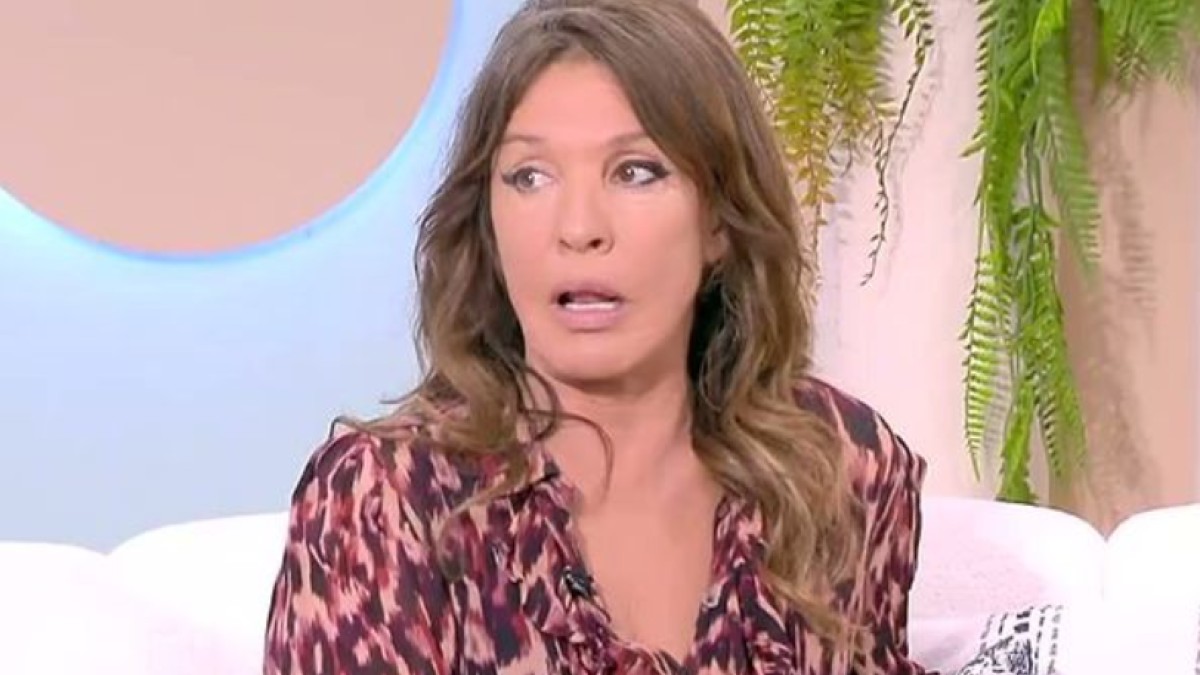 Βάνα Μπάρμπα για εμμηνόπαυση: «Κοιτούσα τον εαυτό μου στον καθρέφτη και έσβηνα τα φώτα, πέρασα πραγματικά δύσκολα»