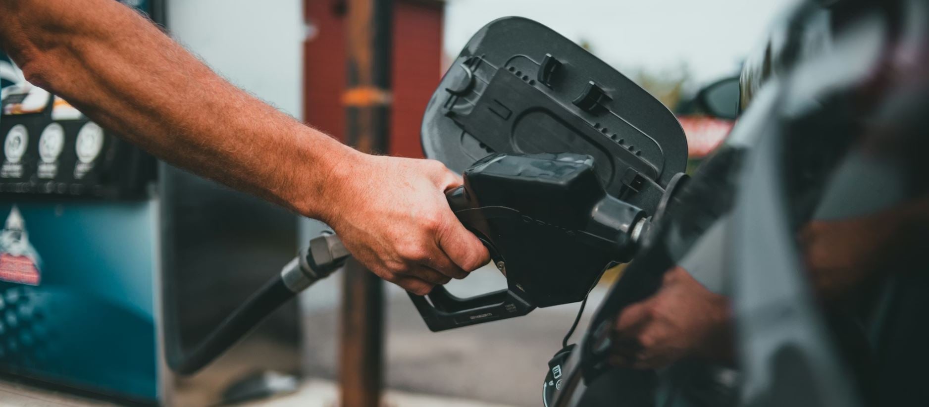 Καύσιμα: Πώς θα διαμορφωθούν οι τιμές σε αμόλυβδη και πετρέλαιο κίνησης τις επόμενες ημέρες μετά το πλαφόν