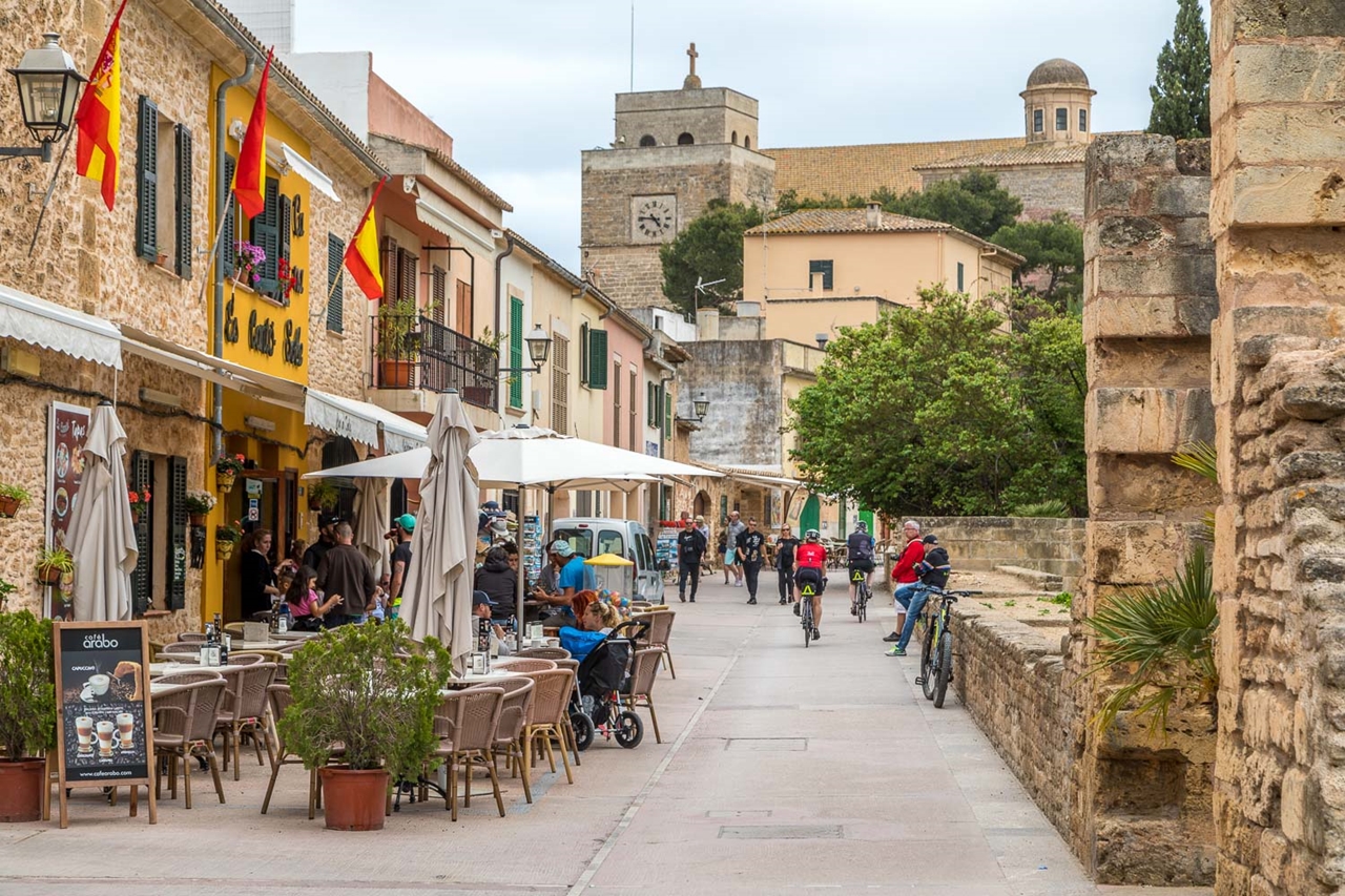 Booking.com: Ποιοι προορισμοί προτιμούν οι Γερμανοί για το Πάσχα