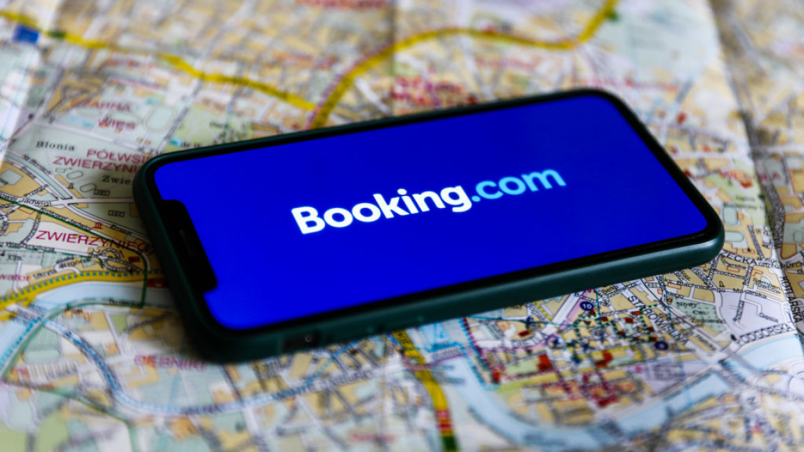 Booking.com: Πόσο ανθεκτικός είναι ο ελληνικός τουρισμός στην κρίση της Μέσης Ανατολής