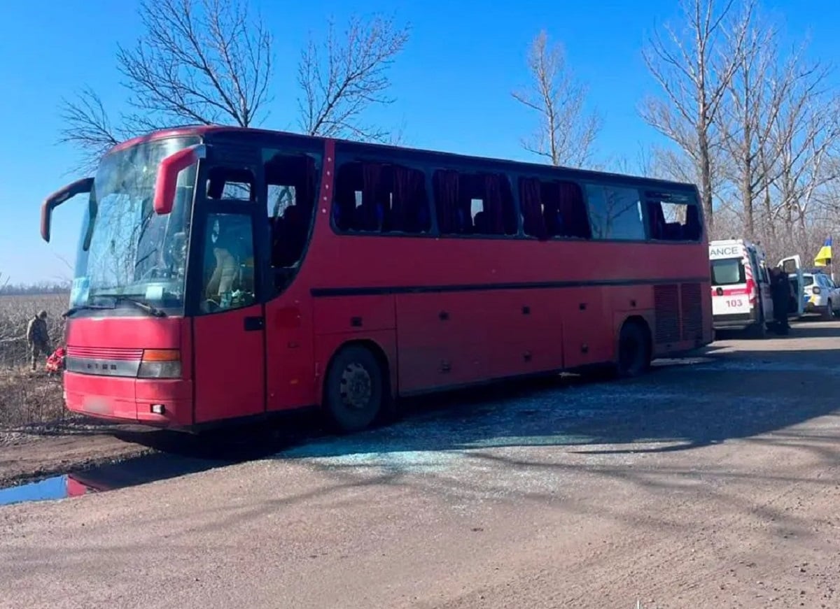 Ουκρανία: Τέσσερις νεκροί και δεκάδες τραυματίες από ρωσικά χτυπήματα – Drone έπληξε οδηγό λεωφορείου