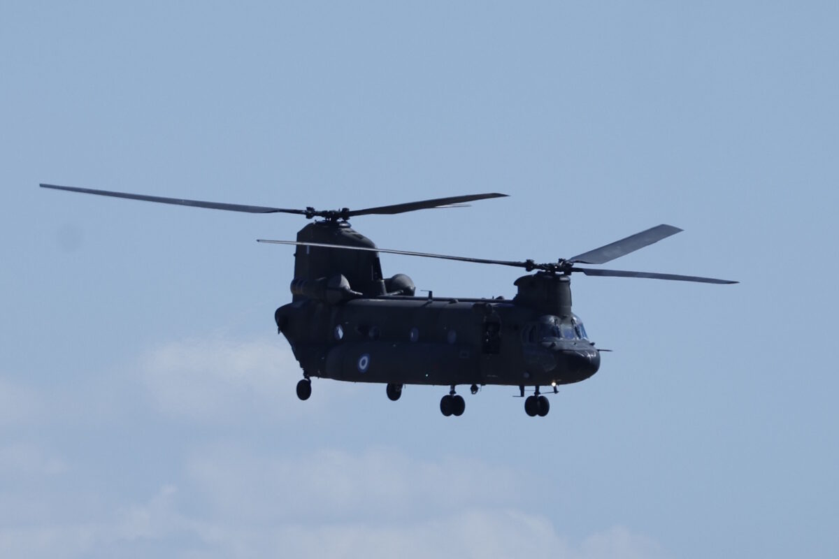 Home 76 Chinook: «Απογειώνεται» η διαθεσιμότητα στα κρίσιμα ελικόπτερα πολλαπλών ρόλων της Αεροπορίας Στρατού