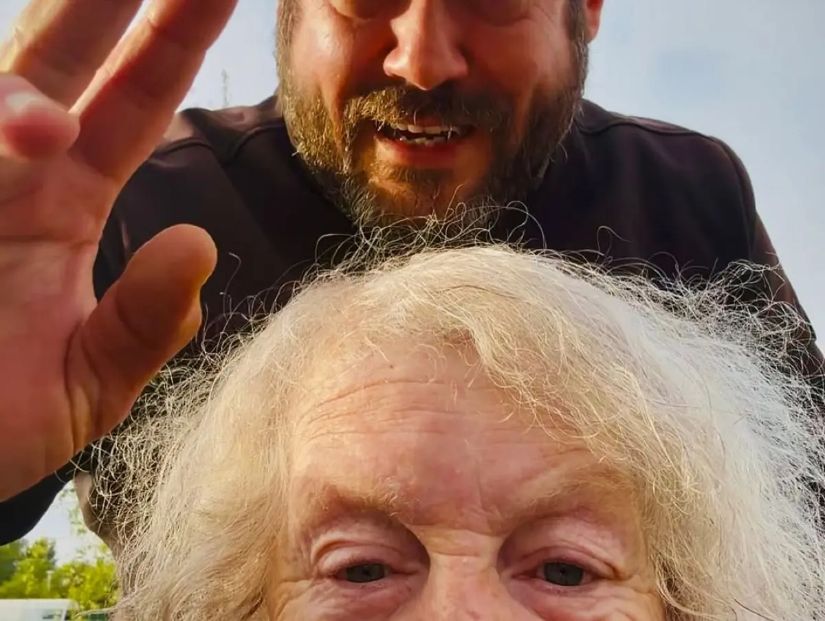 Ο Πυγμαλίων Δαδακαρίδης με τη μητέρα