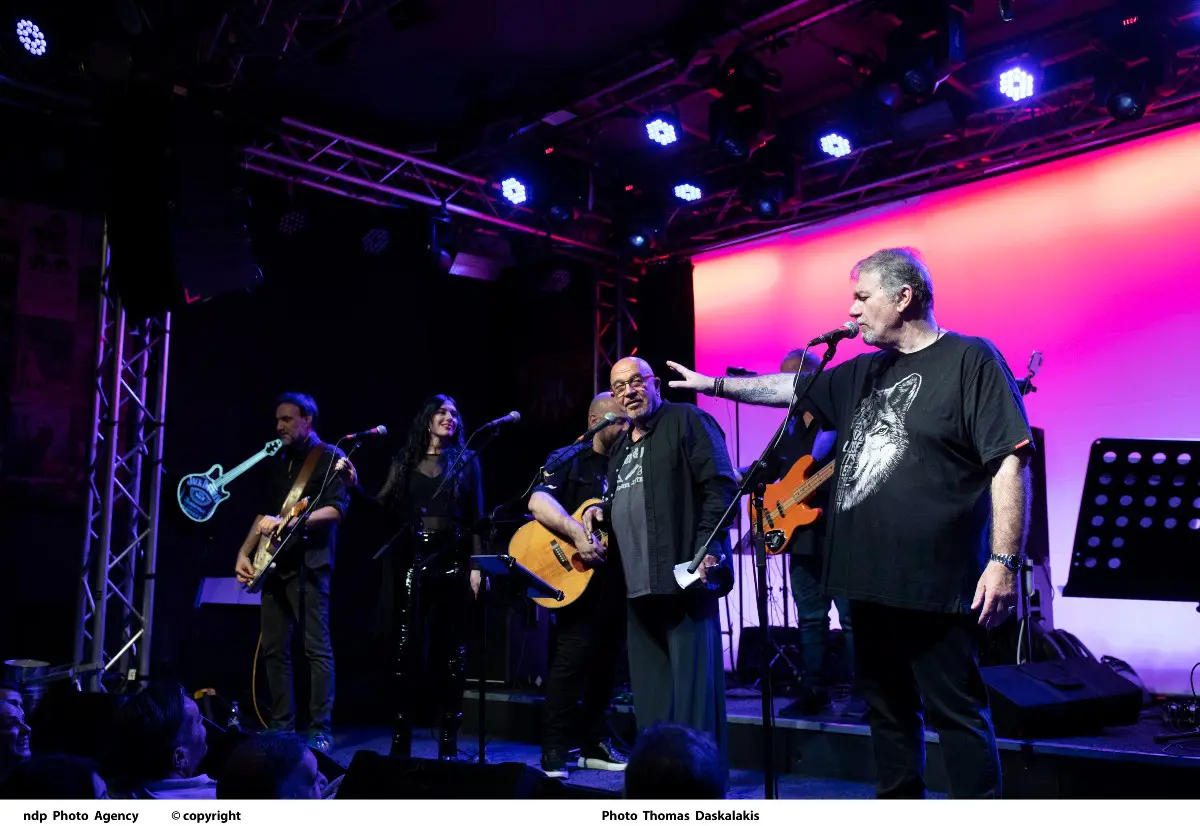 Δημήτρης Σταρόβας: «Έχω νυμφευτεί δύο φορές – Θα το επαναλάμβανα για την Άννα» 4 Δημήτρης Σταρόβας