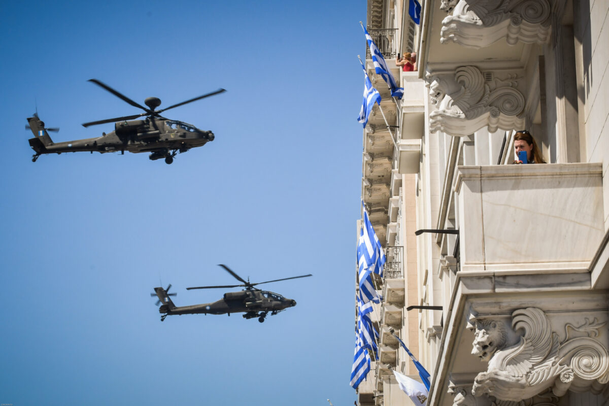 Δοκιμαστικές πτήσεις μαχητικών και ελικοπτέρων στην Αττική για την παρέλαση της 25ης Μαρτίου