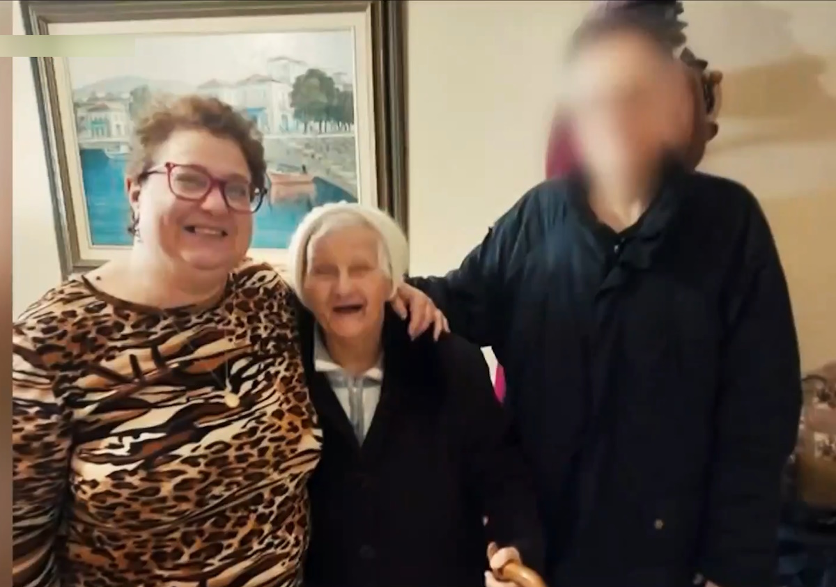 Ζωγράφου: Η νεκροψία-νεκροτομή θα αποκαλύψει τα αίτια θανάτου των δύο γυναικών 3 Η μητέρα και κόρη 92 και 56 ετών αντιστοίχως, εντοπίστηκαν νεκρές στο σπίτι που διέμεναν μαζί με γιο της οικογένειας