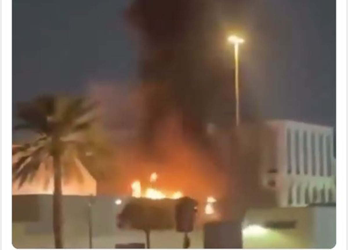 Εκρήξεις και καπνοί στο αμερικανικό προξενείο του Ντουμπάι