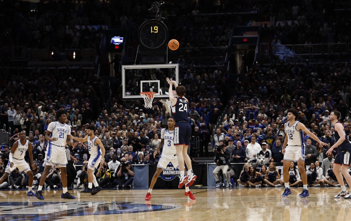 NCAA: Το UConn απέκλεισε το Duke με απίστευτο τρίποντο στο τέλος και θα παίξει με τον Στογιάκοβιτς