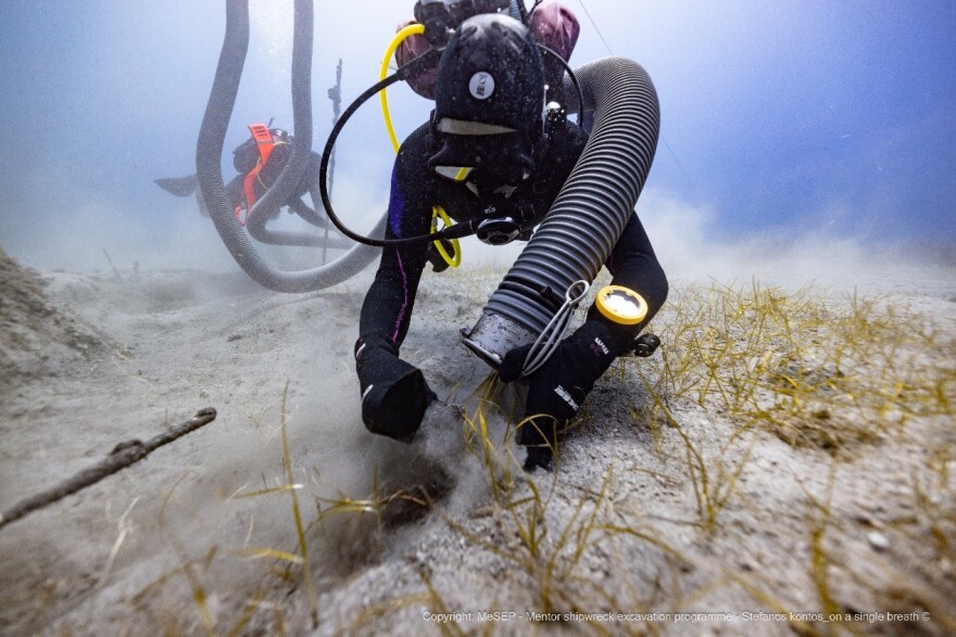 Νέο εύρημα στο ναυάγιο του πλοίου του Έλγιν στα Κύθηρα: Βρέθηκε θραύσμα πιθανόν από τον γλυπτό διάκοσμο του Παρθενώνα
