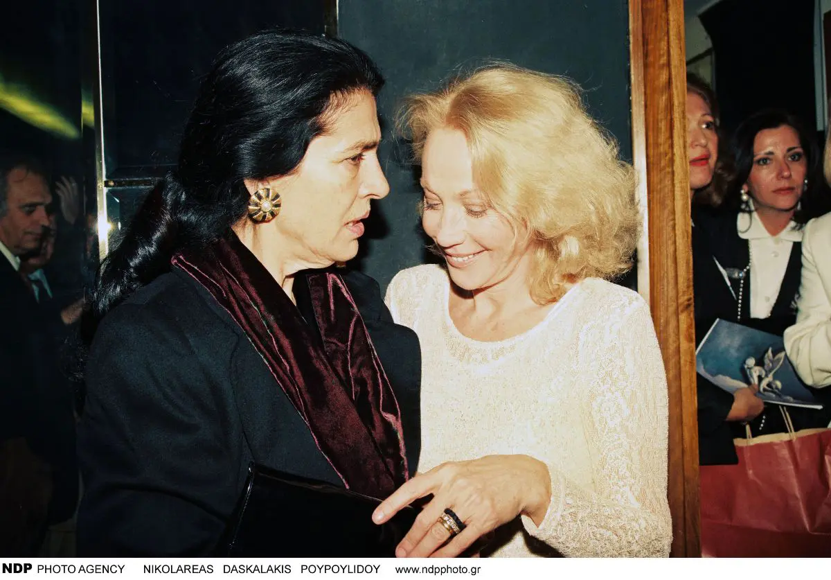 Συγκίνηση! Η Ειρήνη Παππά ερμηνεύει τα «40 παλικάρια» – Σπάνιο βίντεο 10 08-11-1995 Πρεμιέρα Θέατρο Αθηνών -Ειρήνη Παππά&Ζωή Λάσκαρη