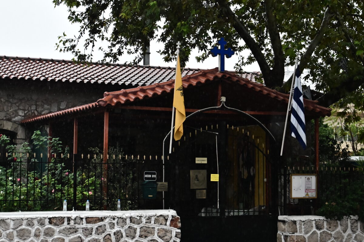 Πυρκαγιά στην αποθήκη της εκκλησίας του «ιερέα» youtuber στη Λιοσίων – Κατέρρευσε η σκεπή
