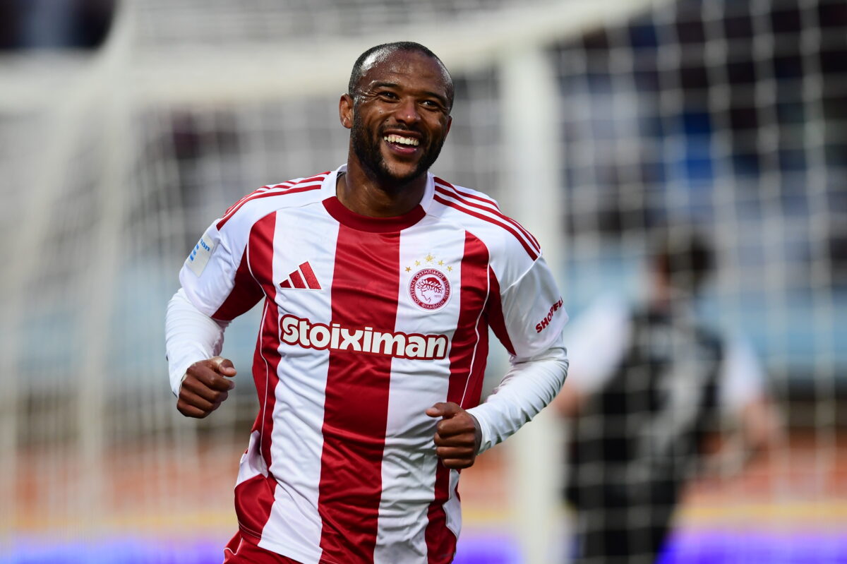 Αγιούμπ Ελ Κααμπί: «Η καρδιά μου ανήκει εδώ, ο Ολυμπιακός είναι η δεύτερη οικογένειά μου»