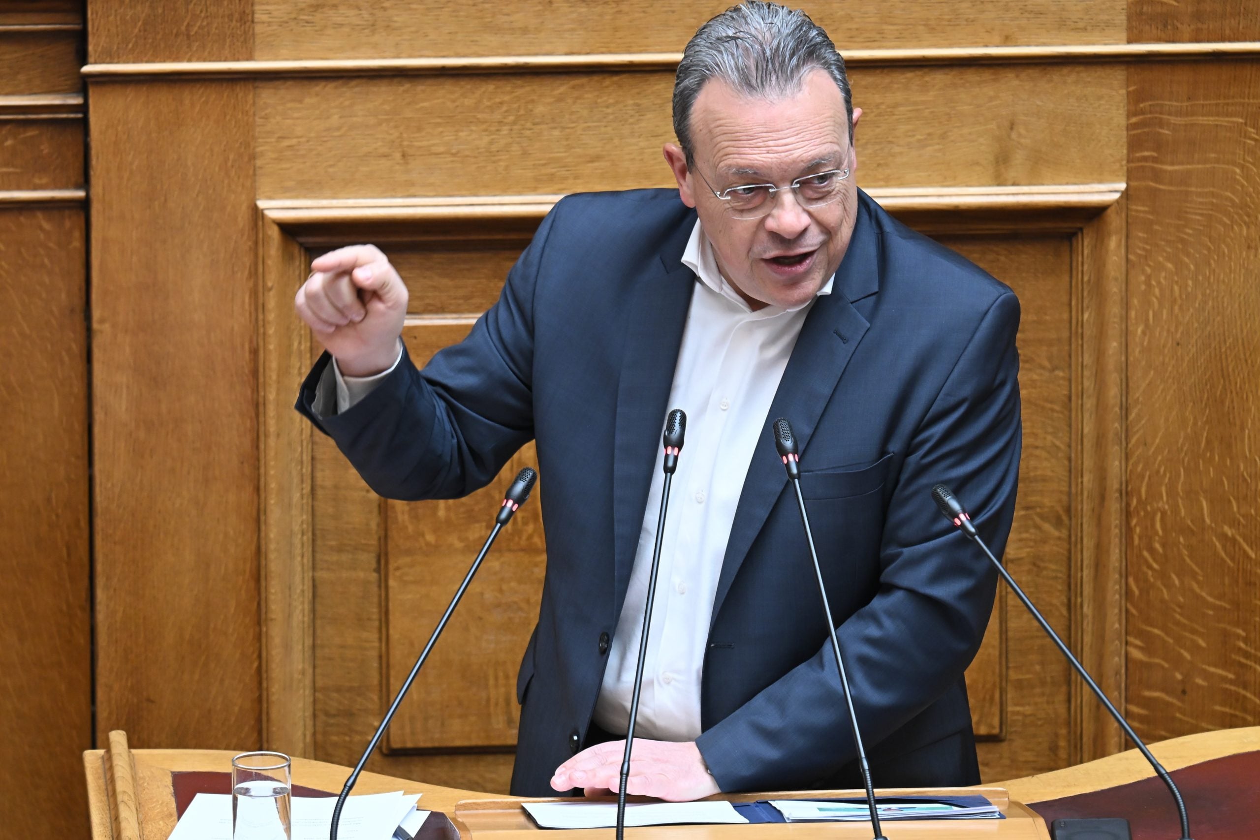 Φάμελλος στη Βουλή: Η κυβέρνηση είναι ο καλύτερος πλασιέ των μεγάλων εταιρειών