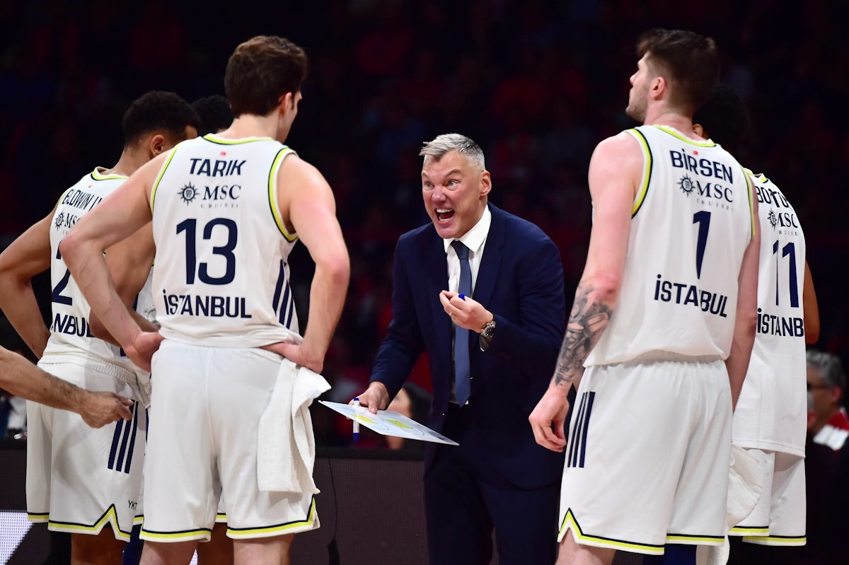 Η Φενέρμπαχτσε σε αναταραχή: Τέταρτη συνεχόμενη ήττα για την ομάδα του Γιασικεβίτσιους