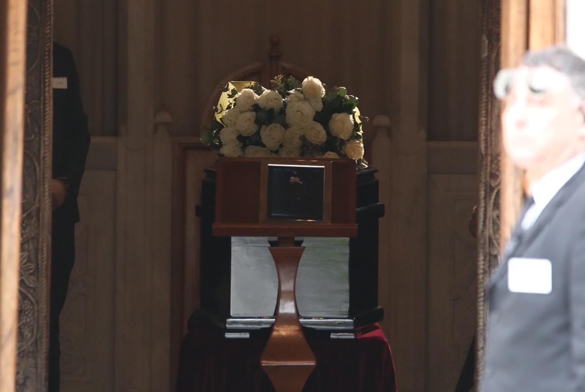 Μαρινέλλα: Ο Γιώργος Λιάγκας ντυμένος στα μαύρα στο Πρωινό προς τιμήν της – «Είναι μια ξεχωριστή μέρα» 16 Φέρετρο Μαρινέλλα