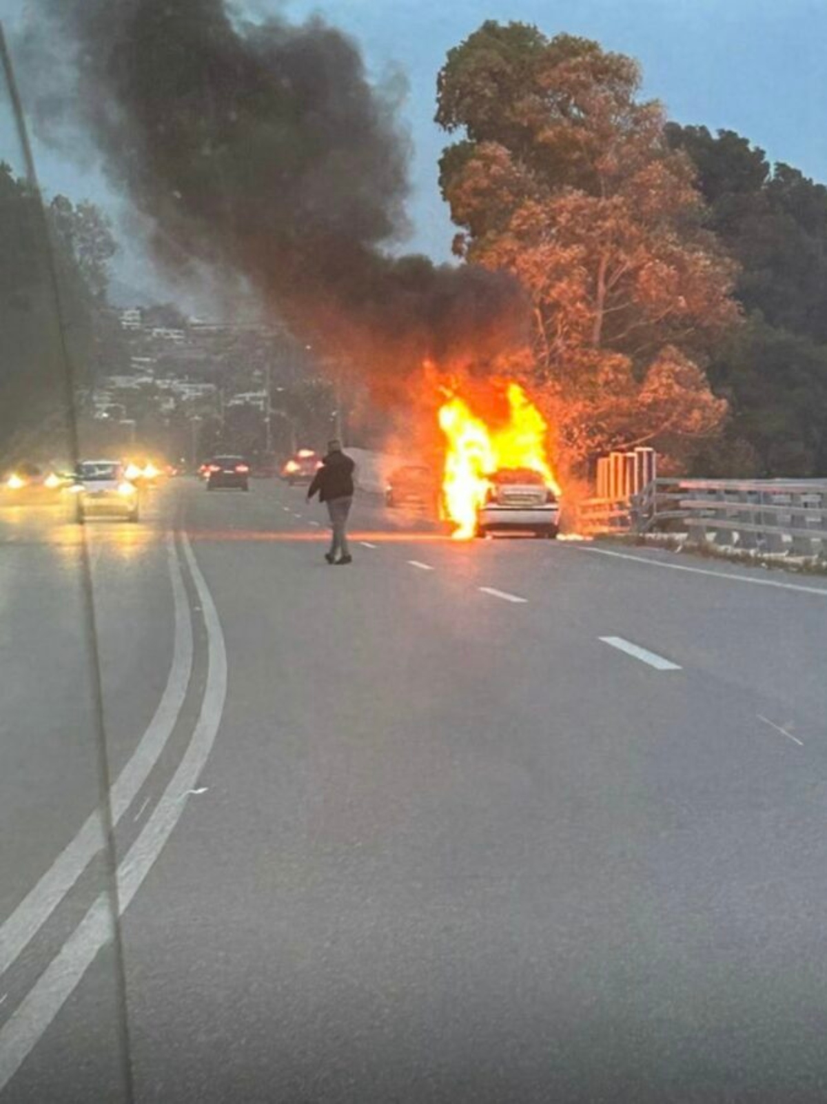 Αυτοκίνητο που καίγεται