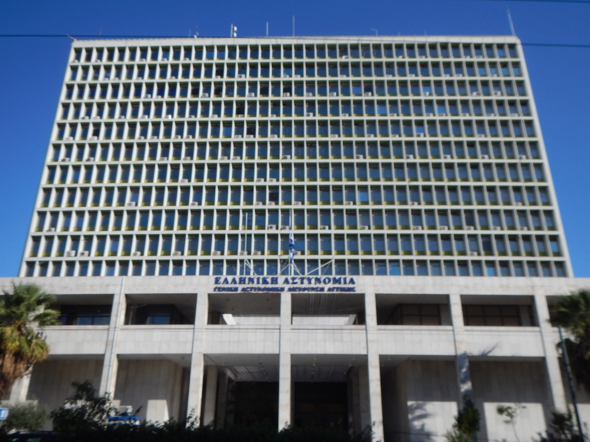 Συναγερμός στη ΓΑΔΑ: Άνδρας ισχυρίζεται ότι φέρει εκρηκτικά