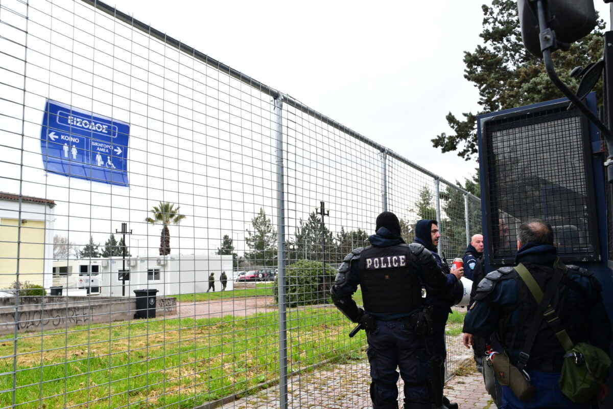 Τέμπη: Αρχίζει η σημαντική δίκη για το σιδηροδρομικό ατύχημα – Παρακολουθήστε ζωντανά όλες τις εξελίξεις